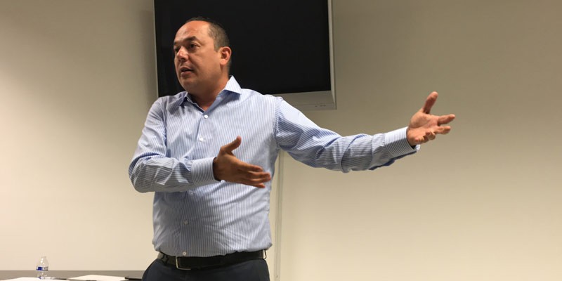 Difieren por renuncia de Carlos Urzúa