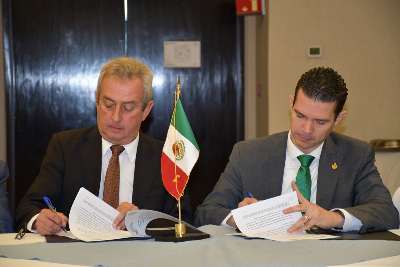 Firman convenio para promover y defender dignidad de las personas