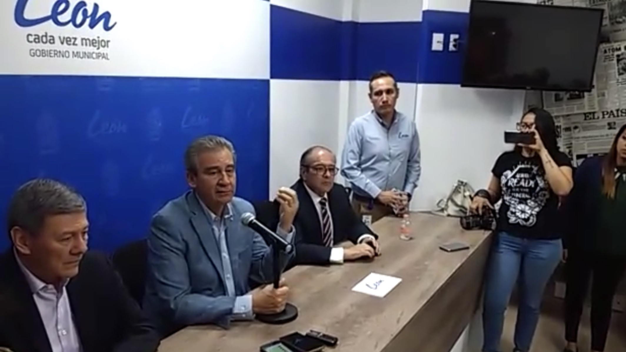 Acuerdo tarifario no es un cheque en blanco: López Santillana