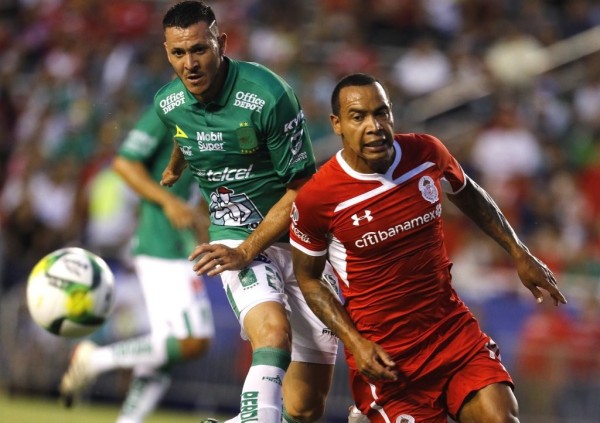 León iguala en trepidante partido ante Toluca