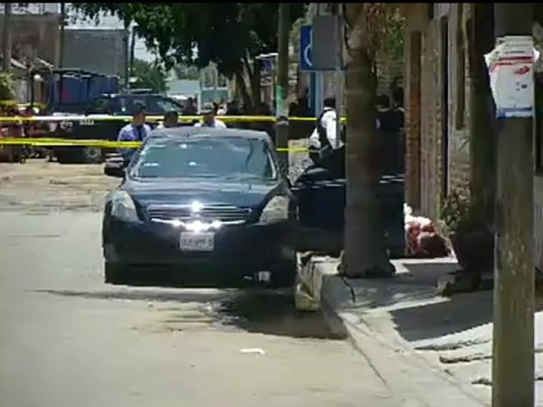 Matan a hombre y lesionan a mujer en ataque a balazos