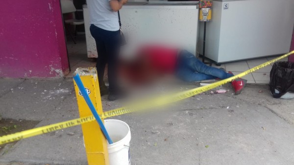 Acribillan a hombre afuera de tienda de helados