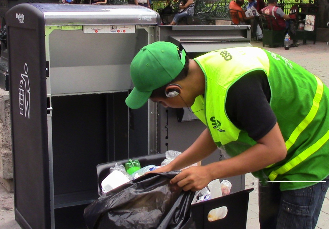 León requiere 1 mil 500 papeleras inteligentes más, pero son costosas: SIAP