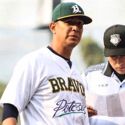 Bravos traen de vuelta a Luis Carlos Rivera