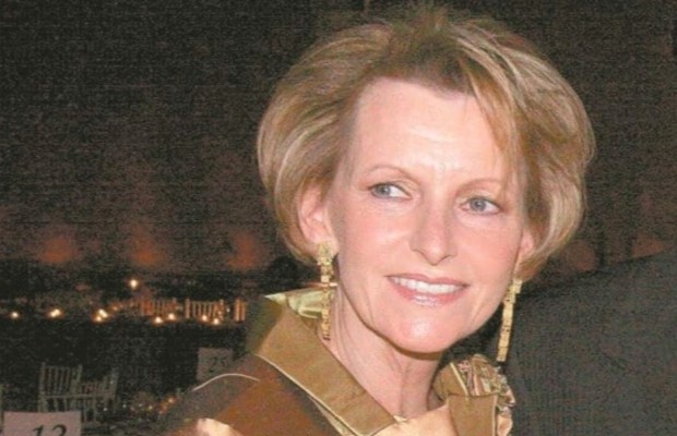 Frenan captura contra mamá de exdirector de Pemex