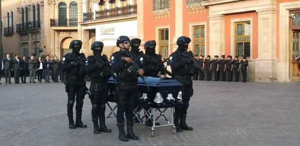 Rinden homenaje a policía caído en el cumplimiento de su deber