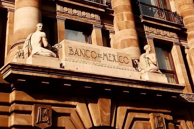 Bajan tasa de interés por primera vez en cinco años