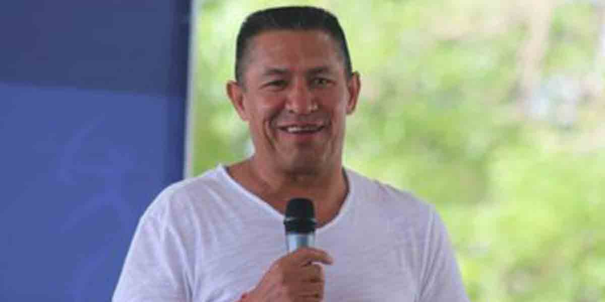 Visita Nacho Ambriz a jóvenes de COMUDE León