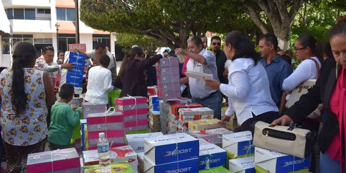 Entregan a estudiantes 3 mil pares de calzado en San Francisco del Rincón