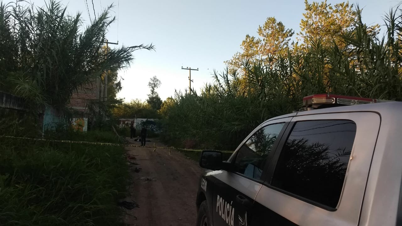 Hallan cadáver atado de pies y manos atrás del Parque Metropolitano