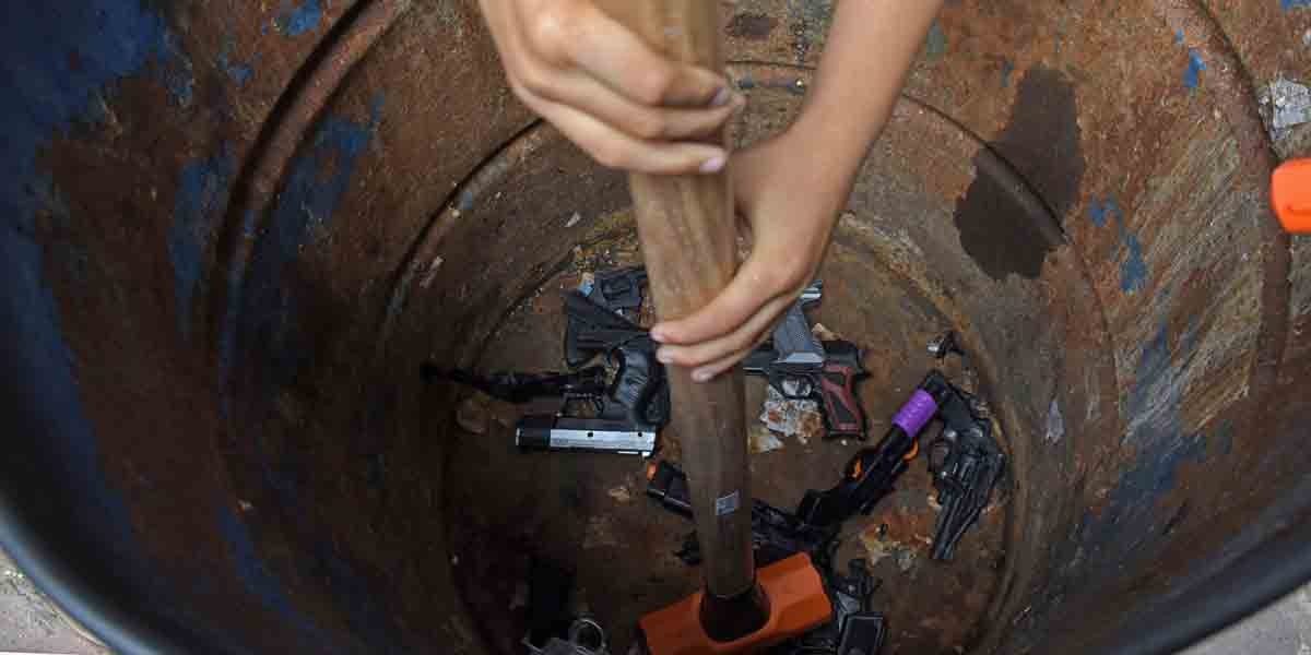 Destruyen juguetes bélicos en Abasolo