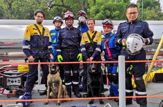 Se estrenan en desfile binomios caninos de la UNAM