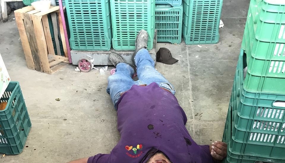 Acribillan a hombre en la Central de Abastos