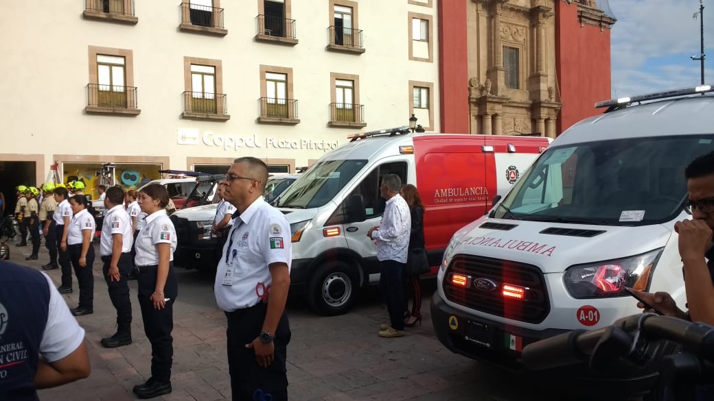 Entregan dos ambulancias nuevas a Protección Civil