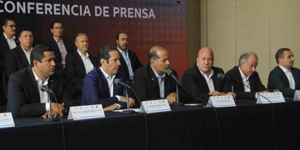 Gobernadores descartan abandonar Pacto Federal