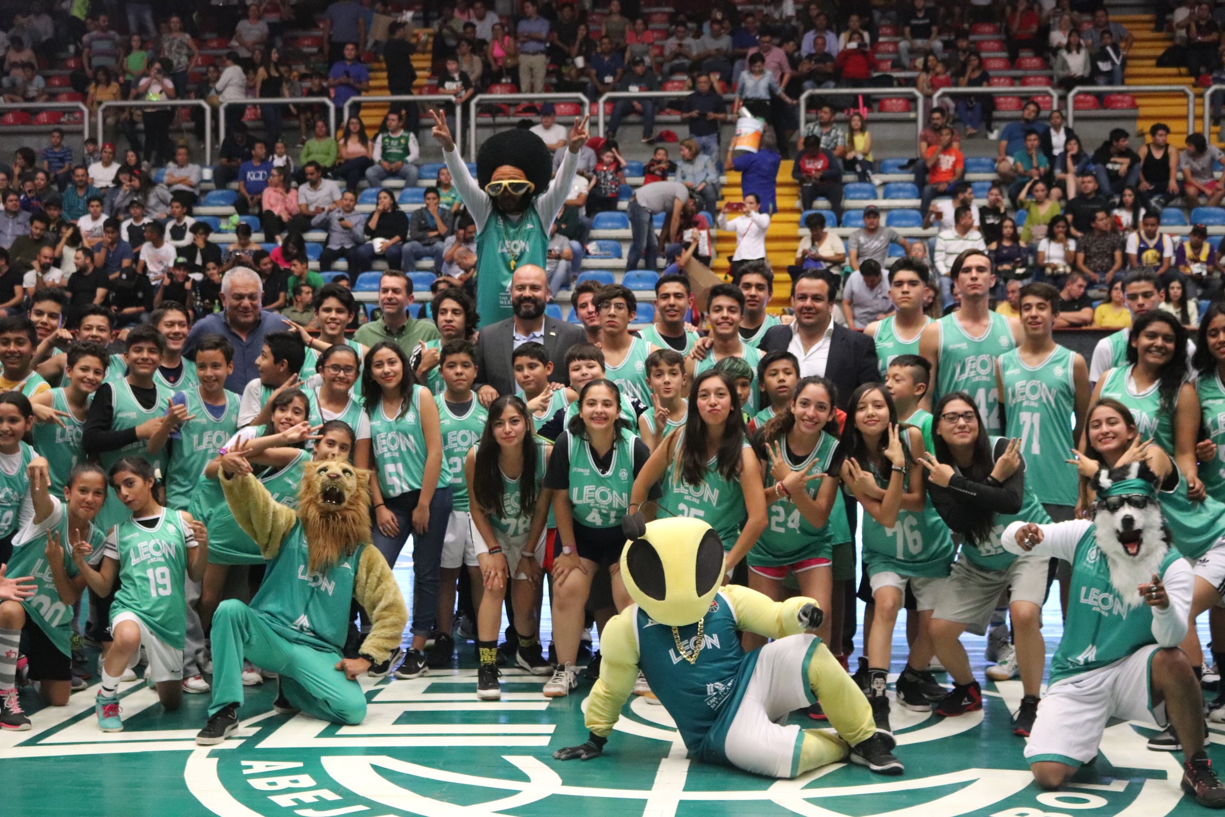 Viste Abejas a basquetbolistas de Comude León