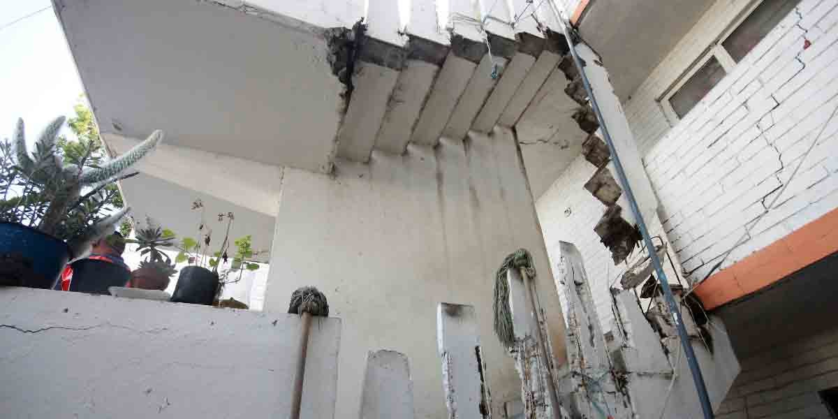Colapsa escalera en la colonia Infonativ, en Irapuato