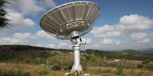 UG instala radiotelescopios para investigación astronómica