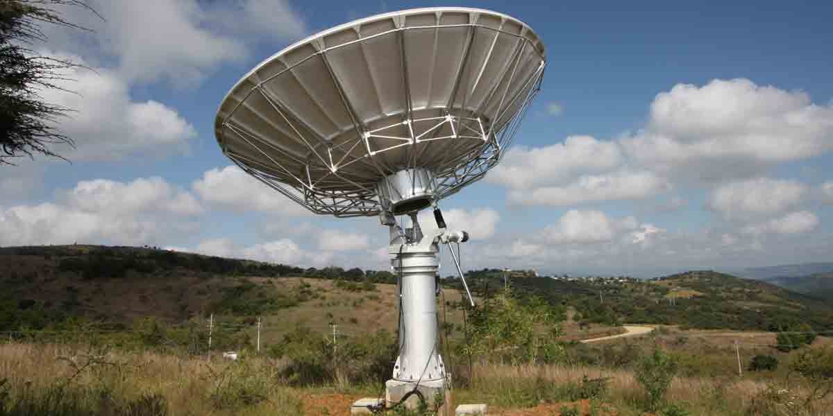 UG instala radiotelescopios para investigación astronómica