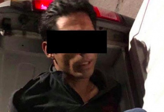 Golpea a su hijo de dos años y lo usa de escudo para evitar detención