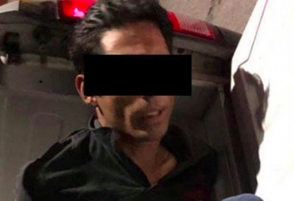 Golpea a su hijo de dos años y lo usa de escudo para evitar detención