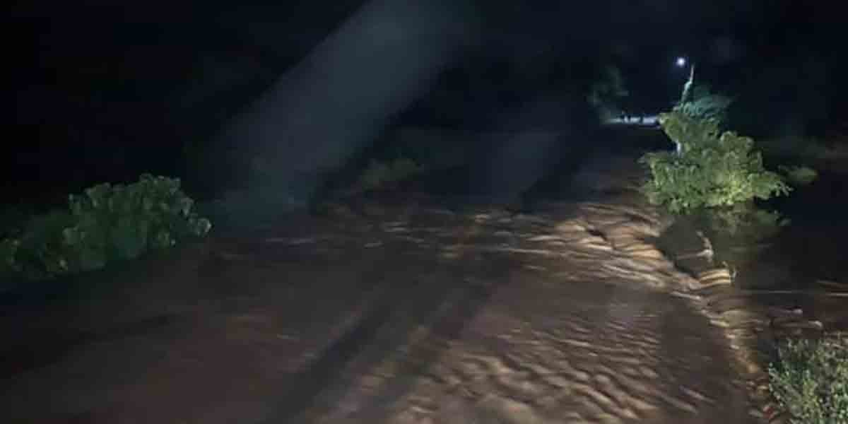 Lluvias desbordan ríos y dañan viviendas en Oaxaca
