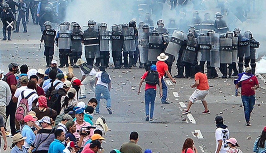 Disuelve Policía protestas contra presidente hondureño