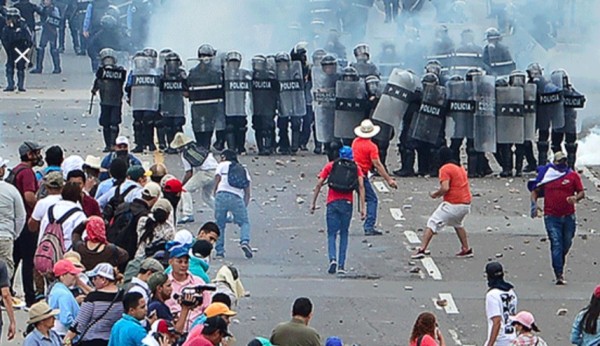 Disuelve Policía protestas contra presidente hondureño