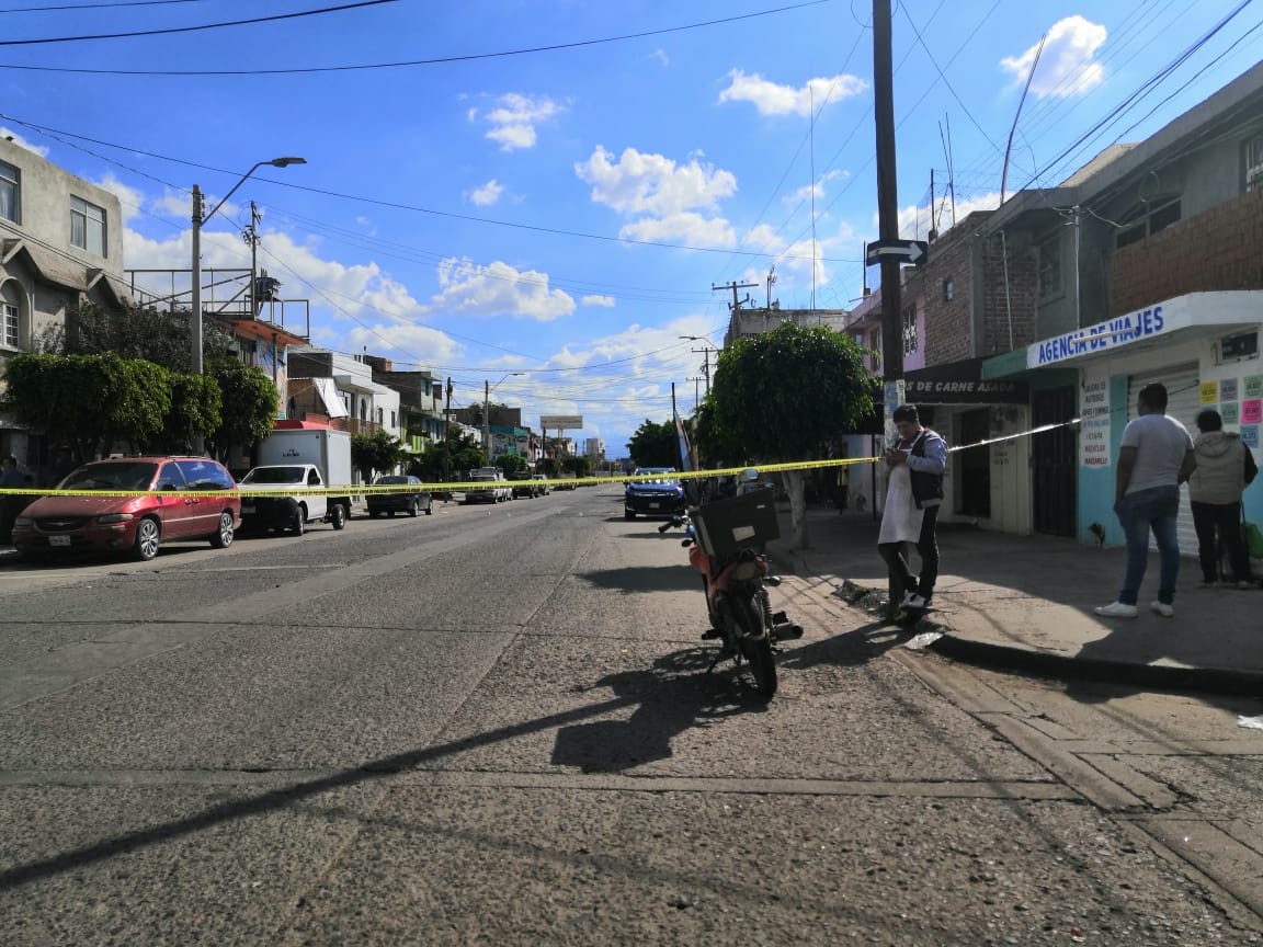Balean a hombre afuera de negocio de mariscos