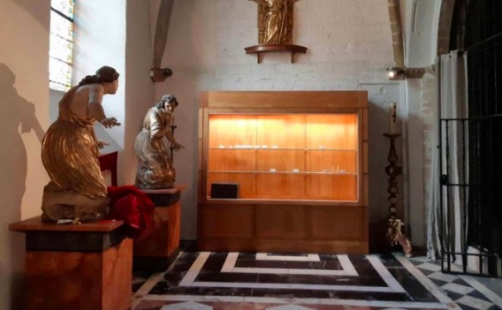 Roban reliquias de oro en catedral de Francia al tirar puerta con auto