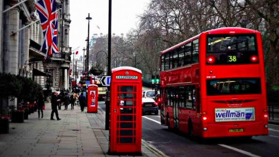 Fuga química intoxica a más de 50 personas en Inglaterra