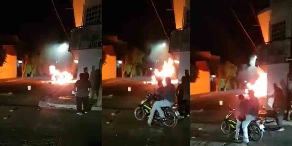 Incendian vehículo en Piletas