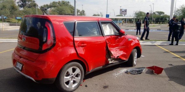 Persiguen policías a hombre con arma en bulevar Aeropuerto