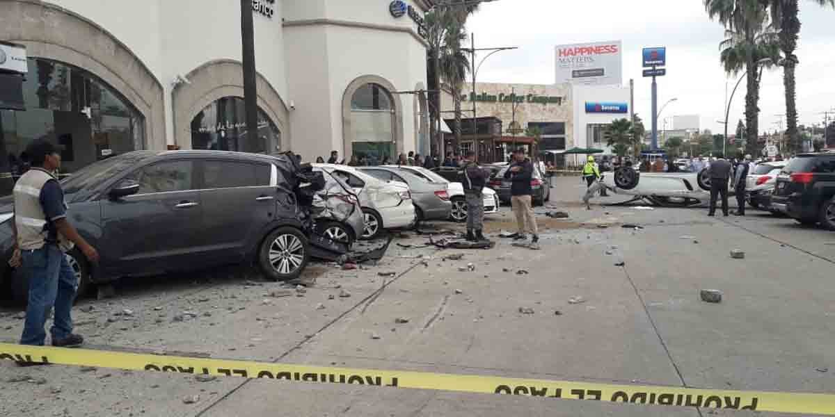 Pierde el conocimiento y vuelca en Plaza Palmas