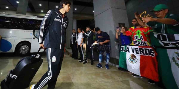 Vuelve Macías tras participación con México