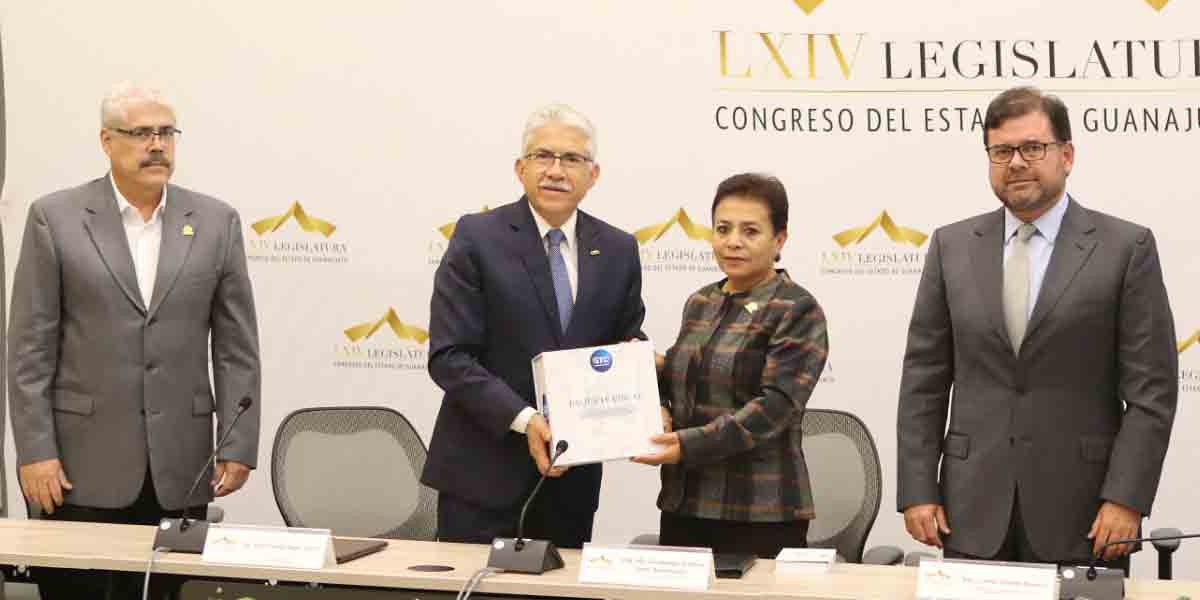 Proponen incremento de impuestos a bebidas alcohólicas, enajenación de bienes y hospedaje