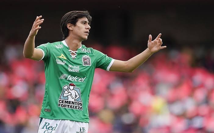 José Juan Macías deja al León