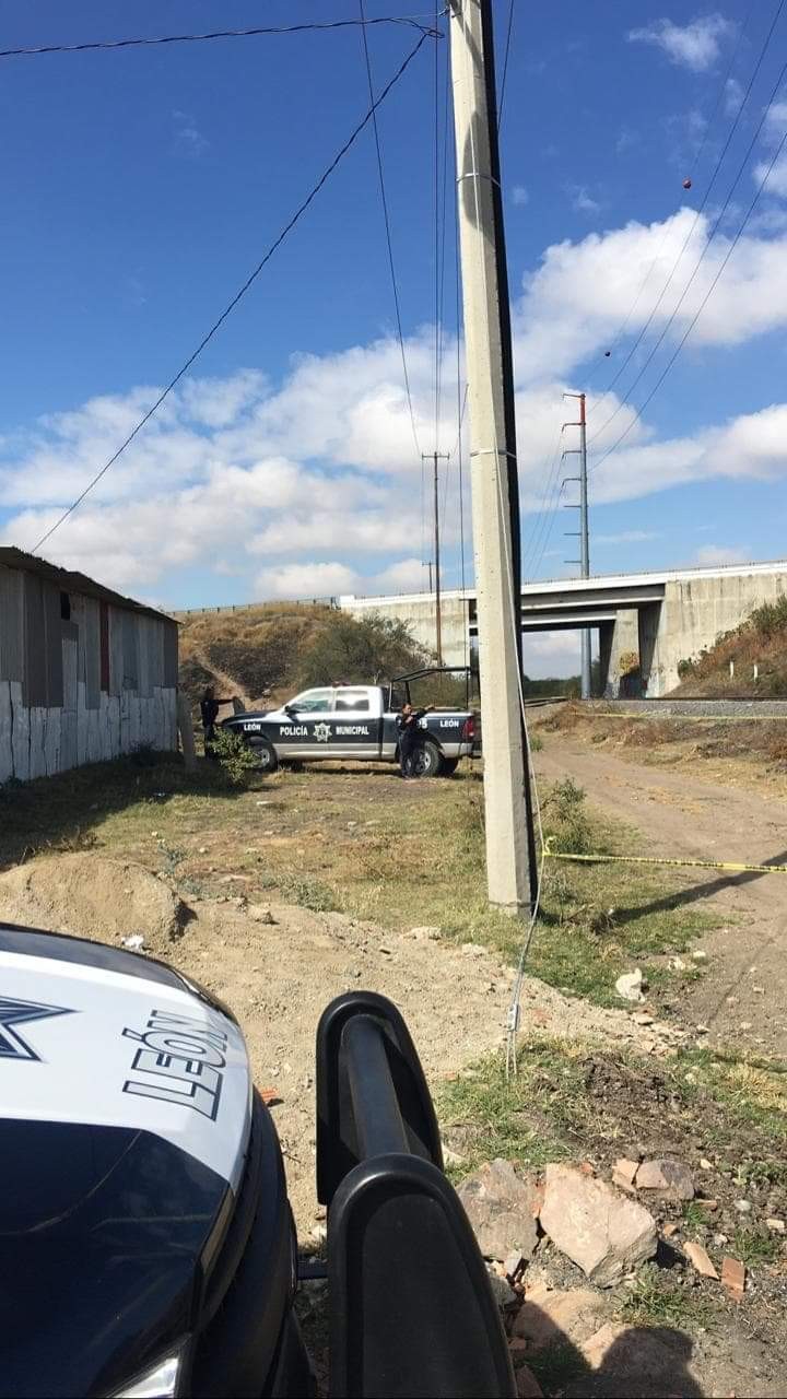 Encuentran restos humanos de tres personas