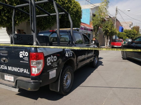 Balean a policía en agresión a local de calzado