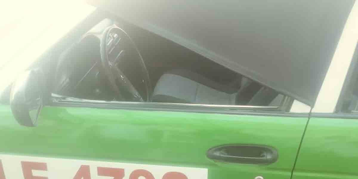 Roban taxi verde en el Coecillo