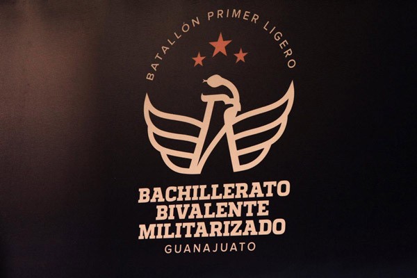 Alrededor de 700 estudiantes buscan un lugar en la prepa militar