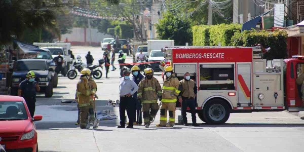 Se derrama ácido en La Piscina, evacuan a 500 personas