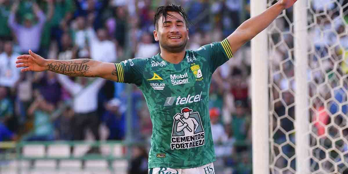 Con doblete de Meneses, León vence a un errático Necaxa