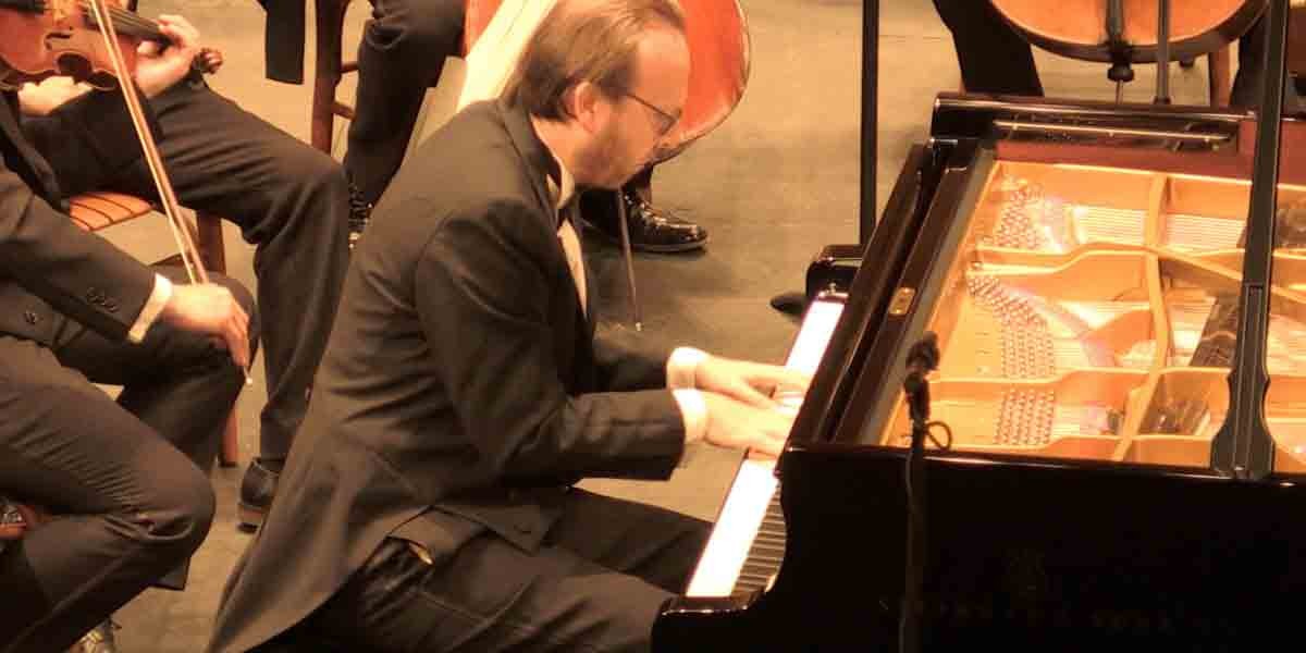 OSUG y pianista Roberto Prosseda deslumbran con concierto de Schumann