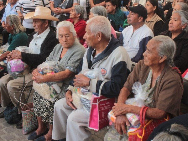 Ponen teléfono a disposición de adultos mayores para que pidan asistencia