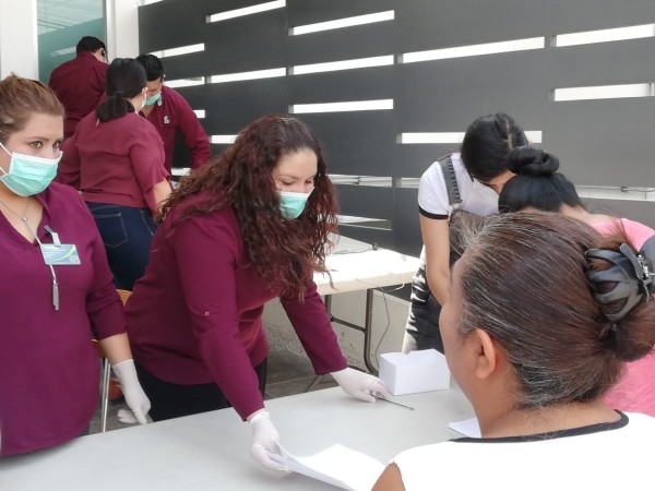 Se unen ciudadanos y empresarios para compartir despensas a leoneses afectados por covid-19