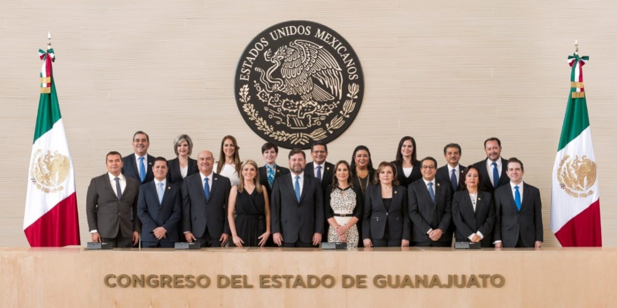 Donan diputados del PAN un mes de sueldo por pandemia