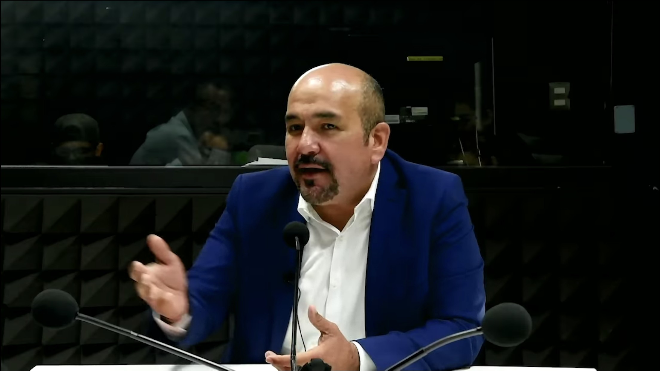 “Entregar esto es entregar la patria“: Espadas