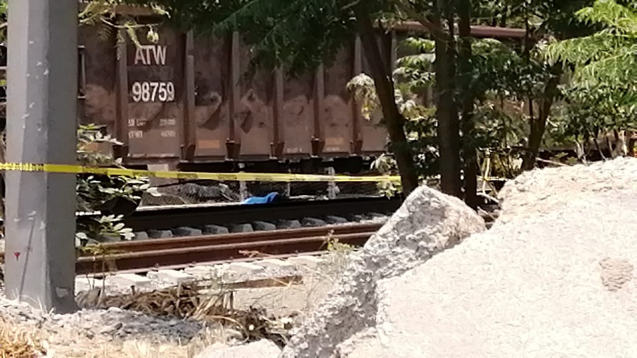 Muere mujer ciclista que quiso ganar el paso al tren