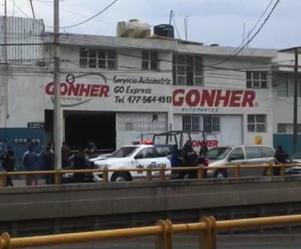 Asesinan a tres hombres en taller mecánico de Las Margaritas